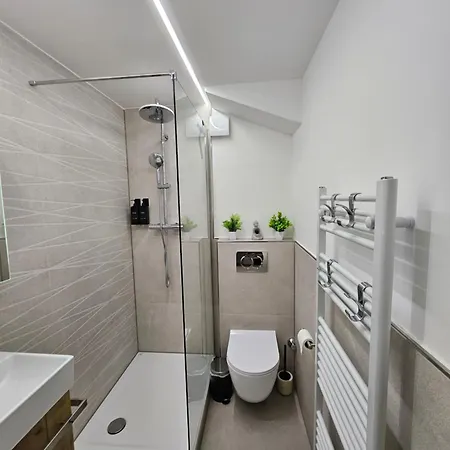 Modern Homes - Voll Ausgestatte Wohnung - Balkon - Hotelbetten - 4K Tv - Wlan Moers Exterior foto