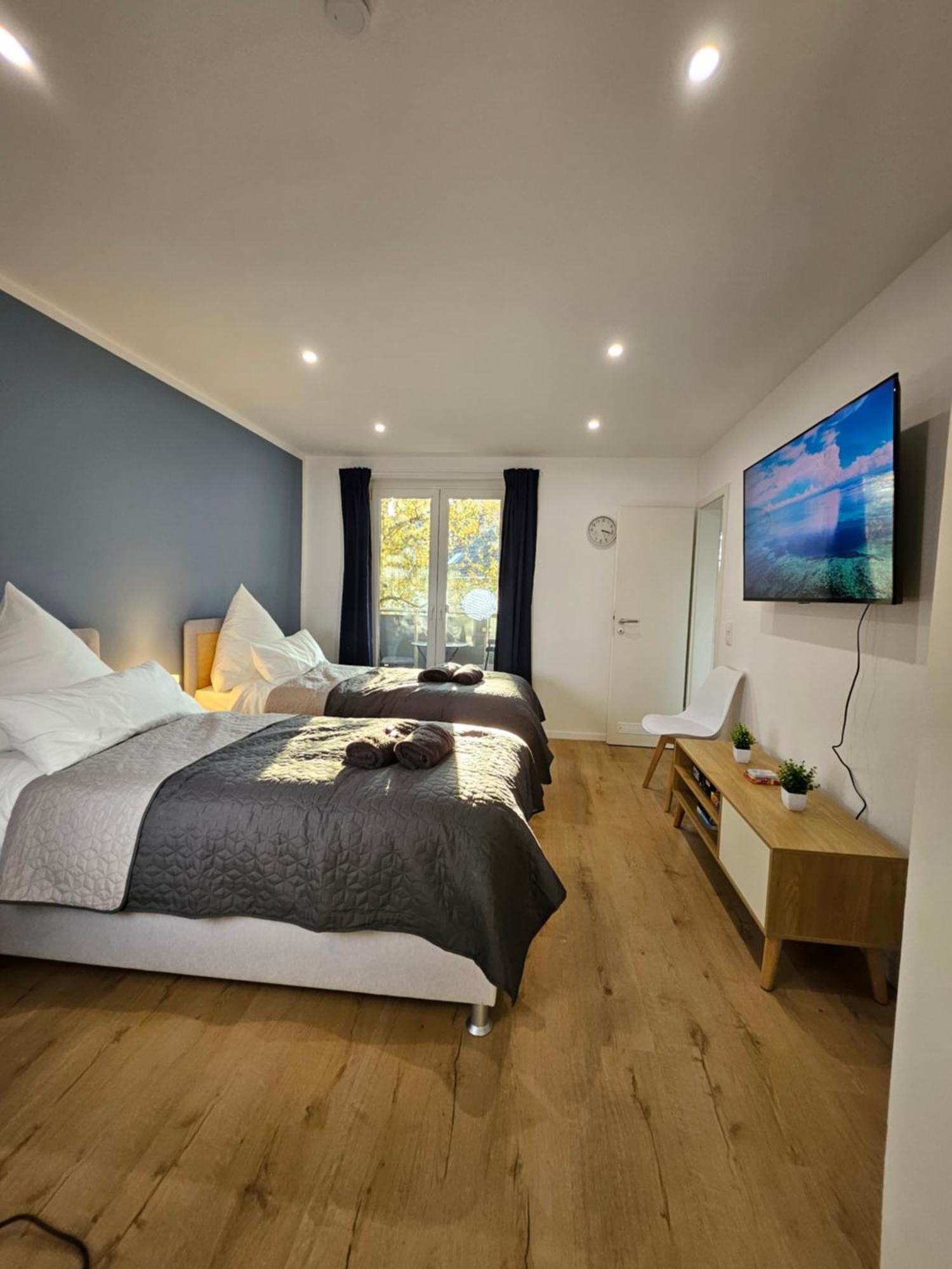Modern Homes - Voll Ausgestatte - Balkon - Hotelbetten - 4k Tv - Wlan Apartment *