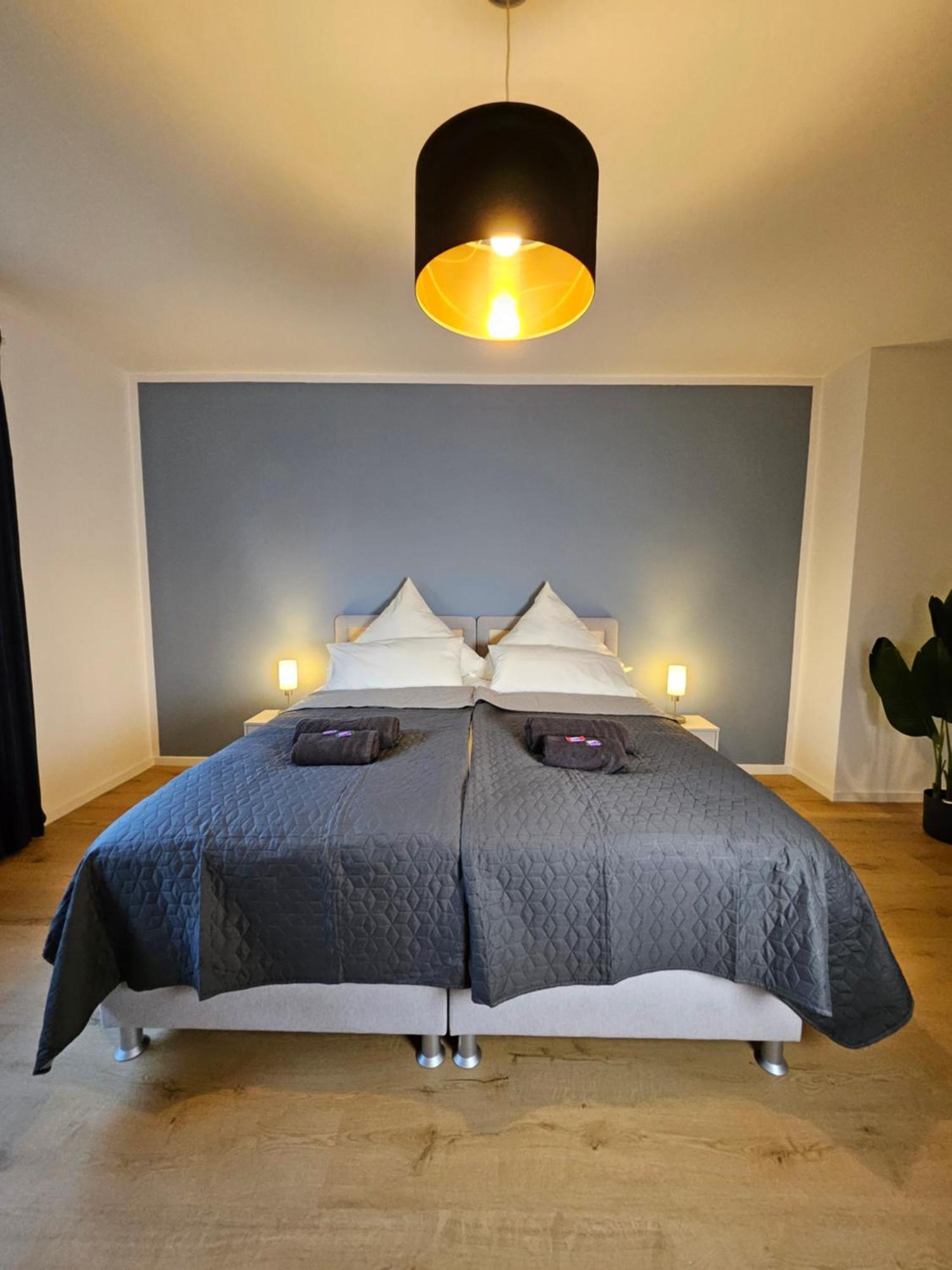 Modern Homes - Voll Ausgestatte - Balkon - Hotelbetten - 4k Tv - Wlan * Moers