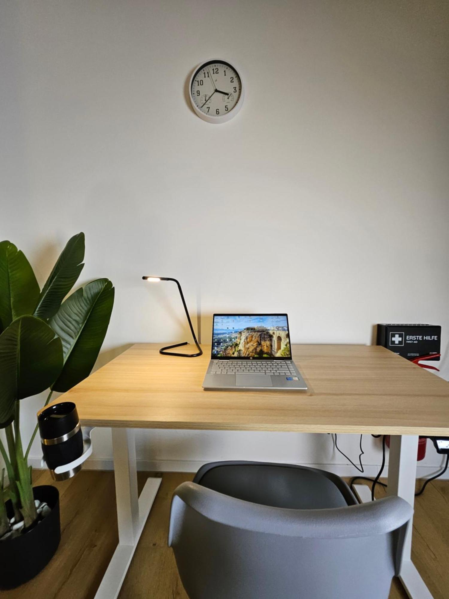 Modern Homes - Voll Ausgestatte - Balkon - Hotelbetten - 4k Tv - Wlan Apartment *