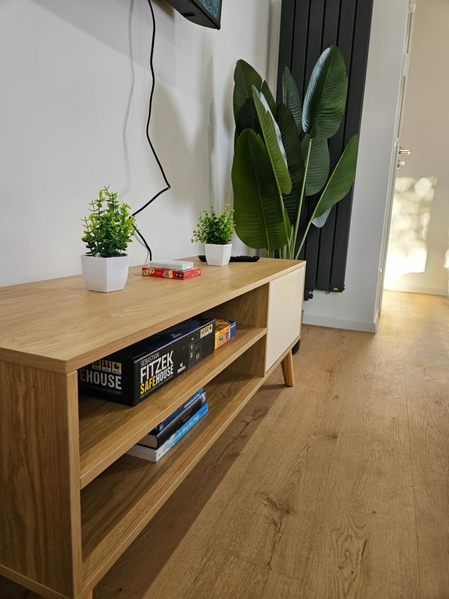 Modern Homes - Voll Ausgestatte - Balkon - Hotelbetten - 4k Tv - Wlan Apartment Moers