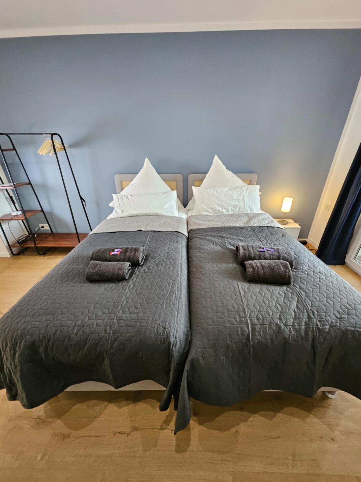 Modern Homes - Voll Ausgestatte - Balkon - Hotelbetten - 4k Tv - Wlan Apartment Moers