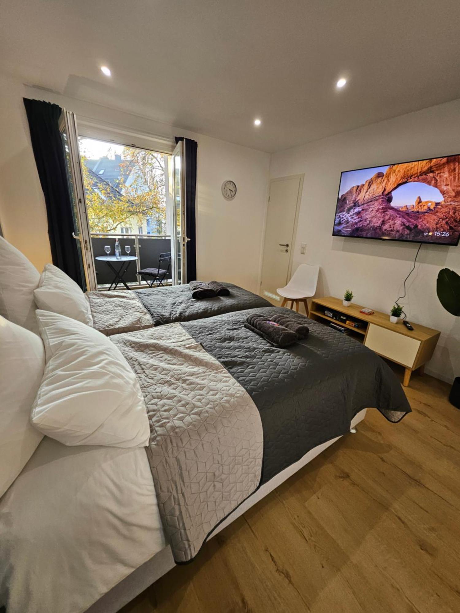Modern Homes - Voll Ausgestatte - Balkon - Hotelbetten - 4k Tv - Wlan Moers