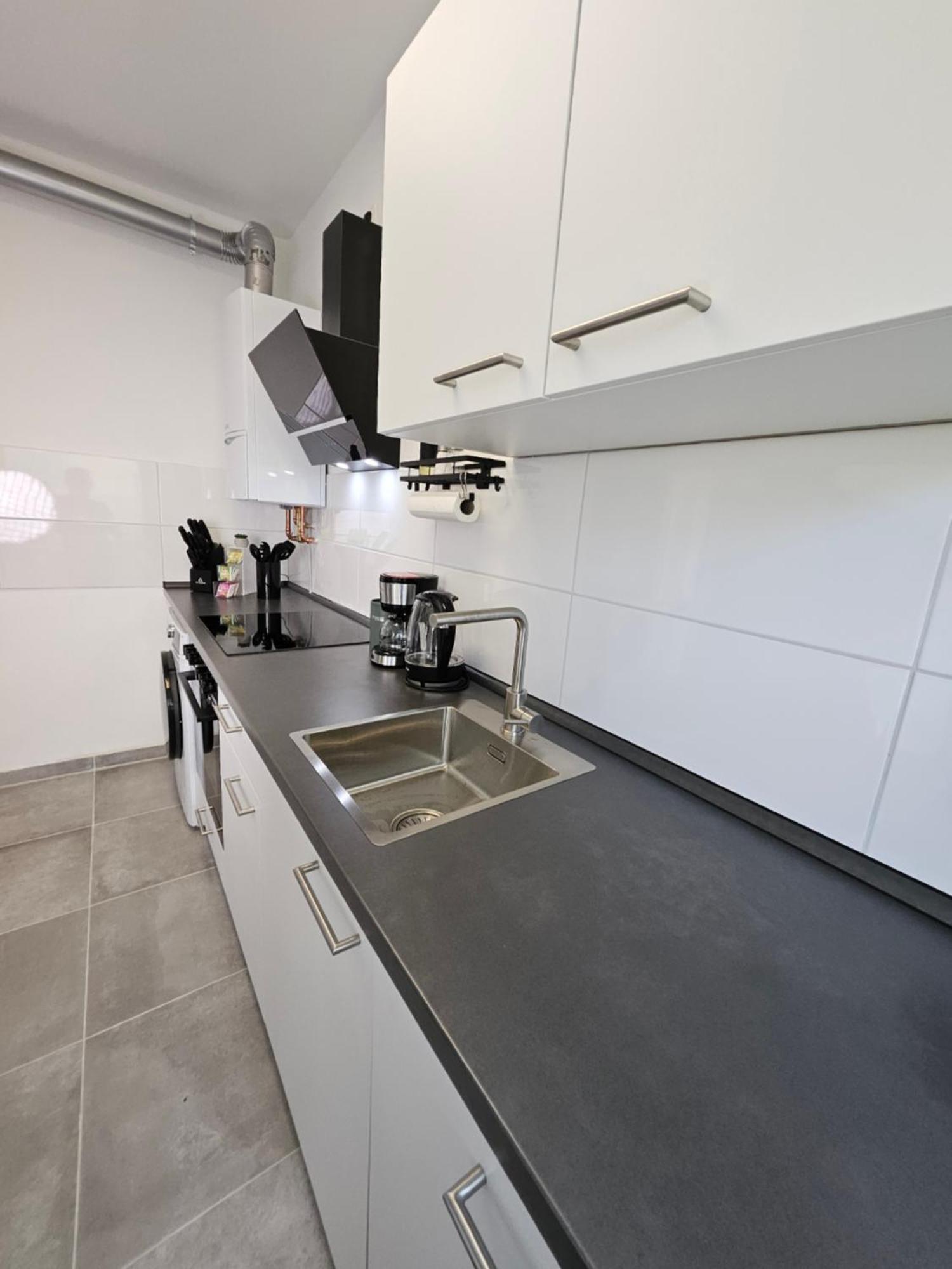 Modern Homes - Voll Ausgestatte - Balkon - Hotelbetten - 4k Tv - Wlan