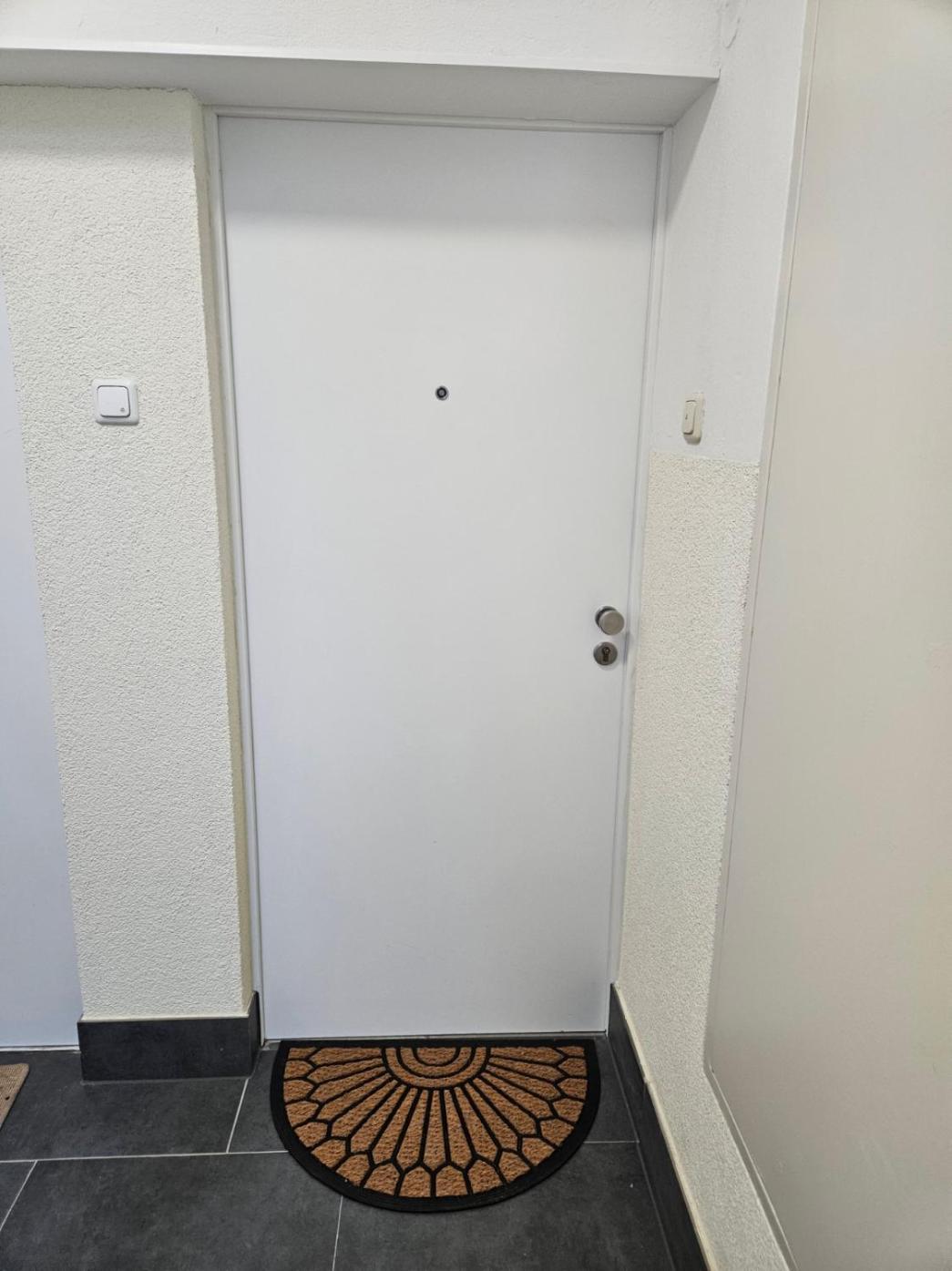 Modern Homes - Voll Ausgestatte - Balkon - Hotelbetten - 4k Tv - Wlan Apartment