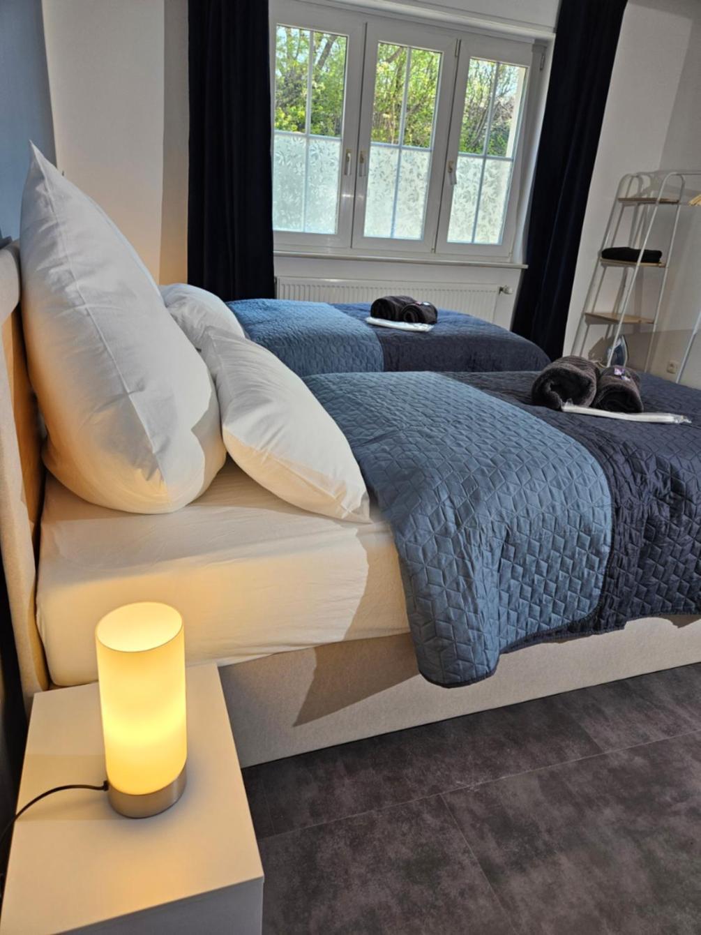 Modern Homes - Voll Ausgestatte - Balkon - Hotelbetten - 4k Tv - Wlan * Moers