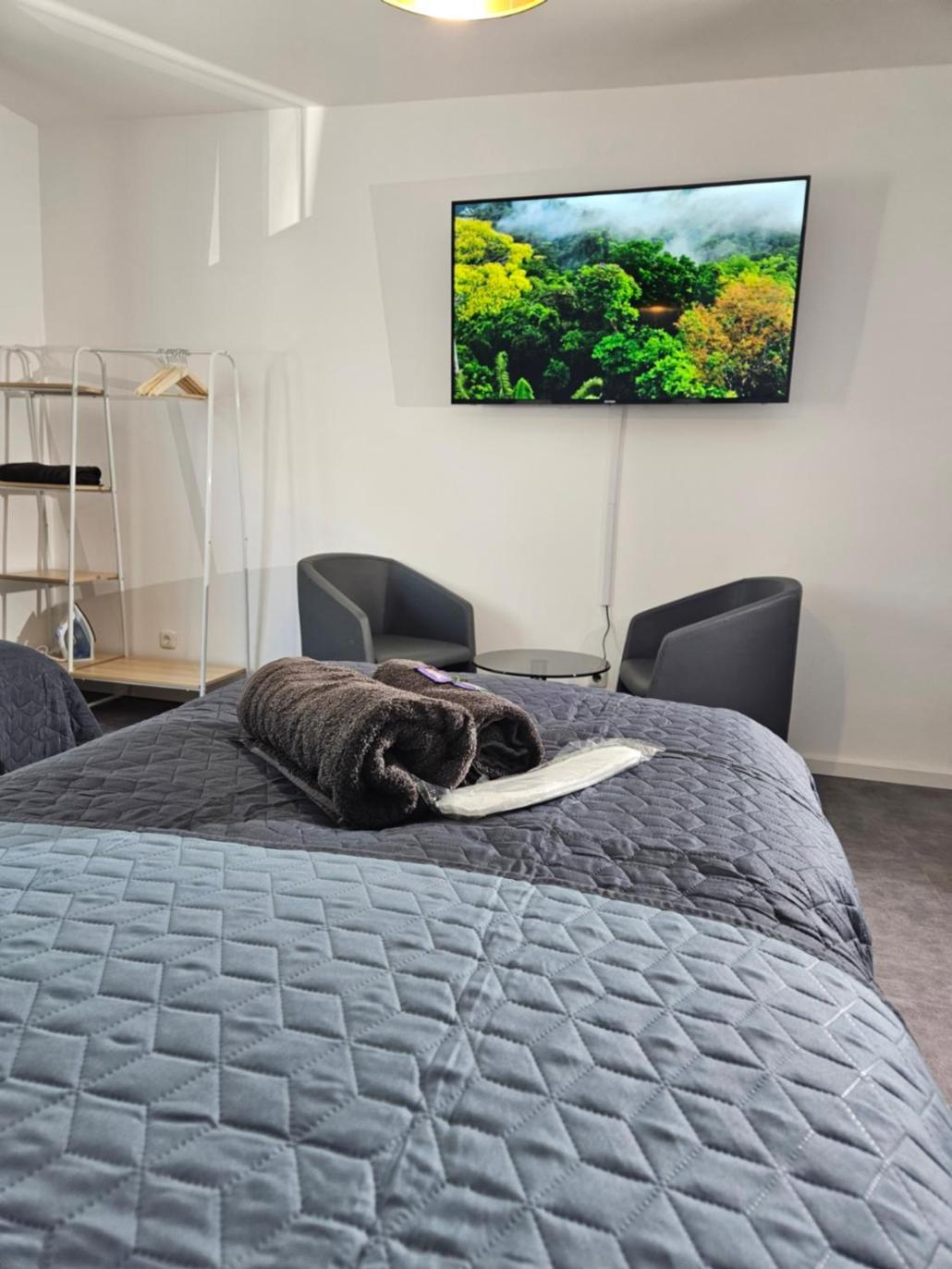 Modern Homes - Voll Ausgestatte - Balkon - Hotelbetten - 4k Tv - Wlan Apartment Moers