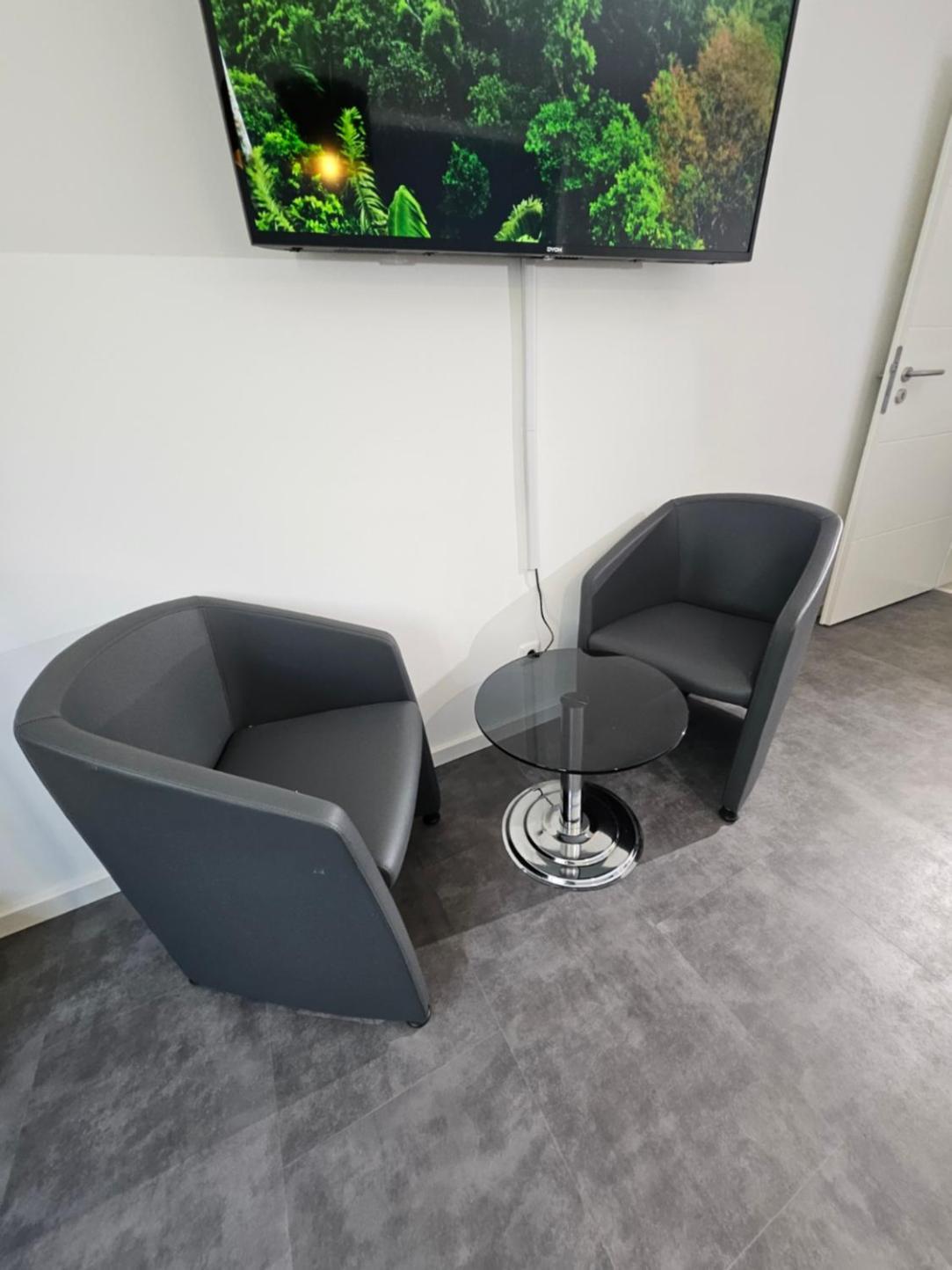 Modern Homes - Voll Ausgestatte - Balkon - Hotelbetten - 4k Tv - Wlan * Moers