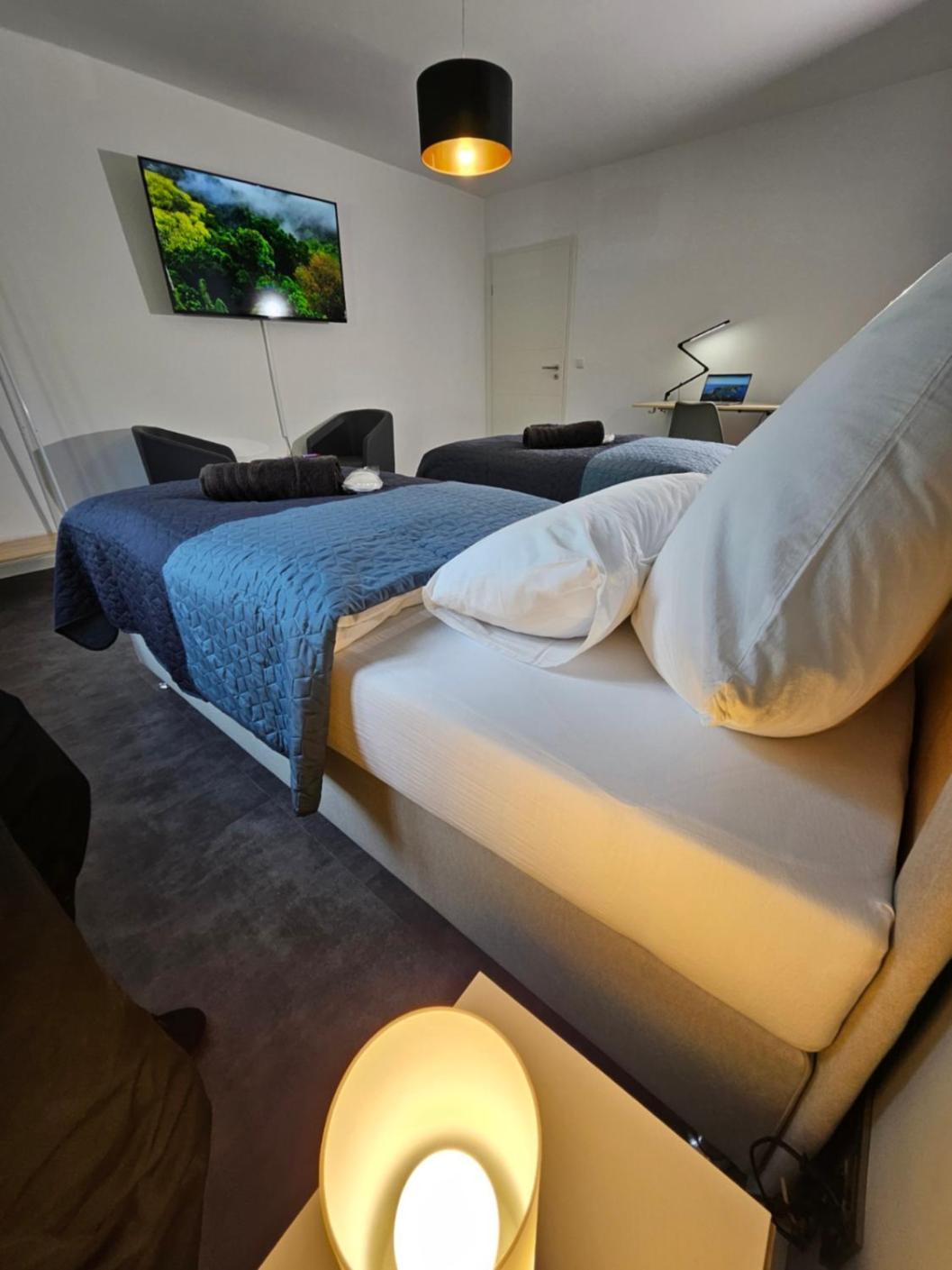 Modern Homes - Voll Ausgestatte - Balkon - Hotelbetten - 4k Tv - Wlan