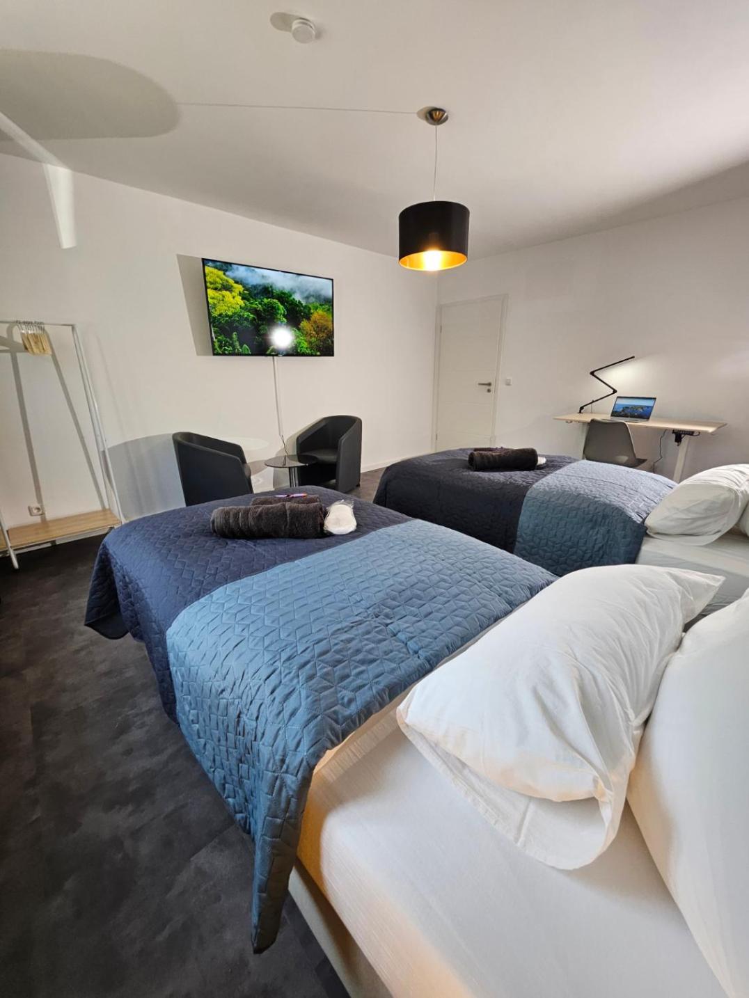 Modern Homes - Voll Ausgestatte - Balkon - Hotelbetten - 4k Tv - Wlan Apartment