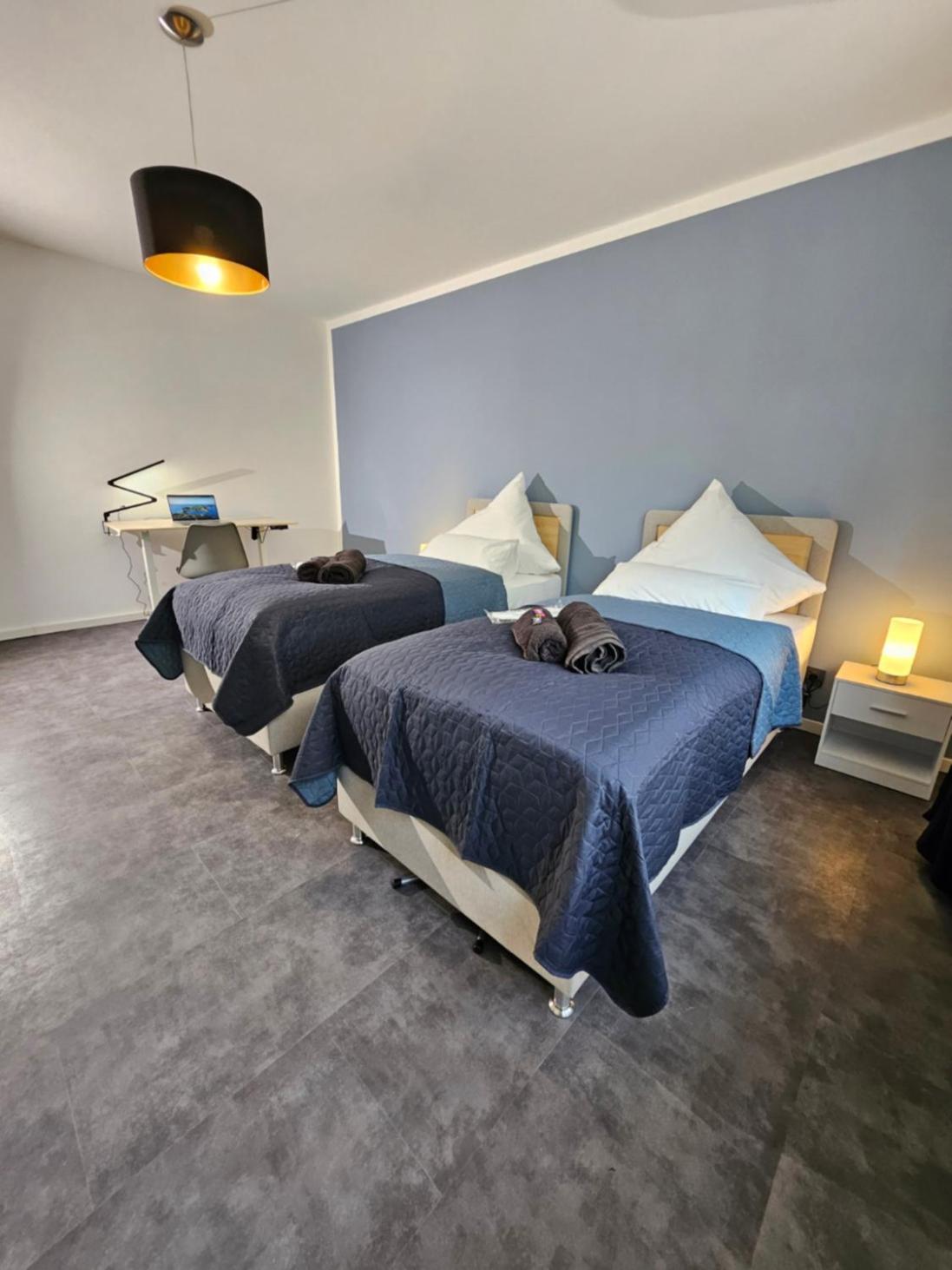Modern Homes - Voll Ausgestatte - Balkon - Hotelbetten - 4k Tv - Wlan Apartment *